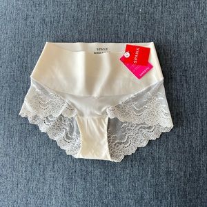 Undie-tectable Lace Hi-Hipster Panty in Powder Beige NWT Never worn.